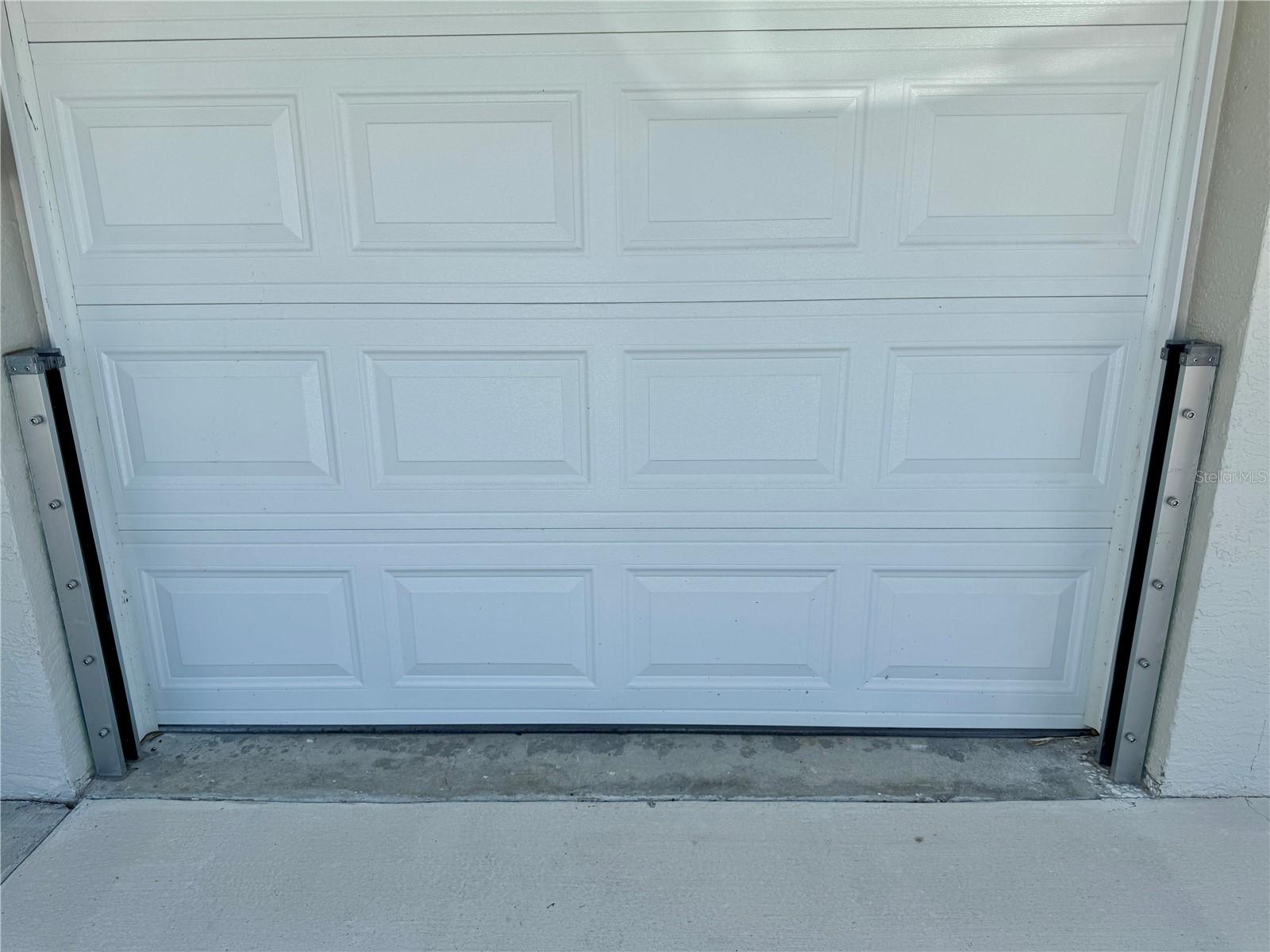 PICTURE OF FLOOD BARRIER