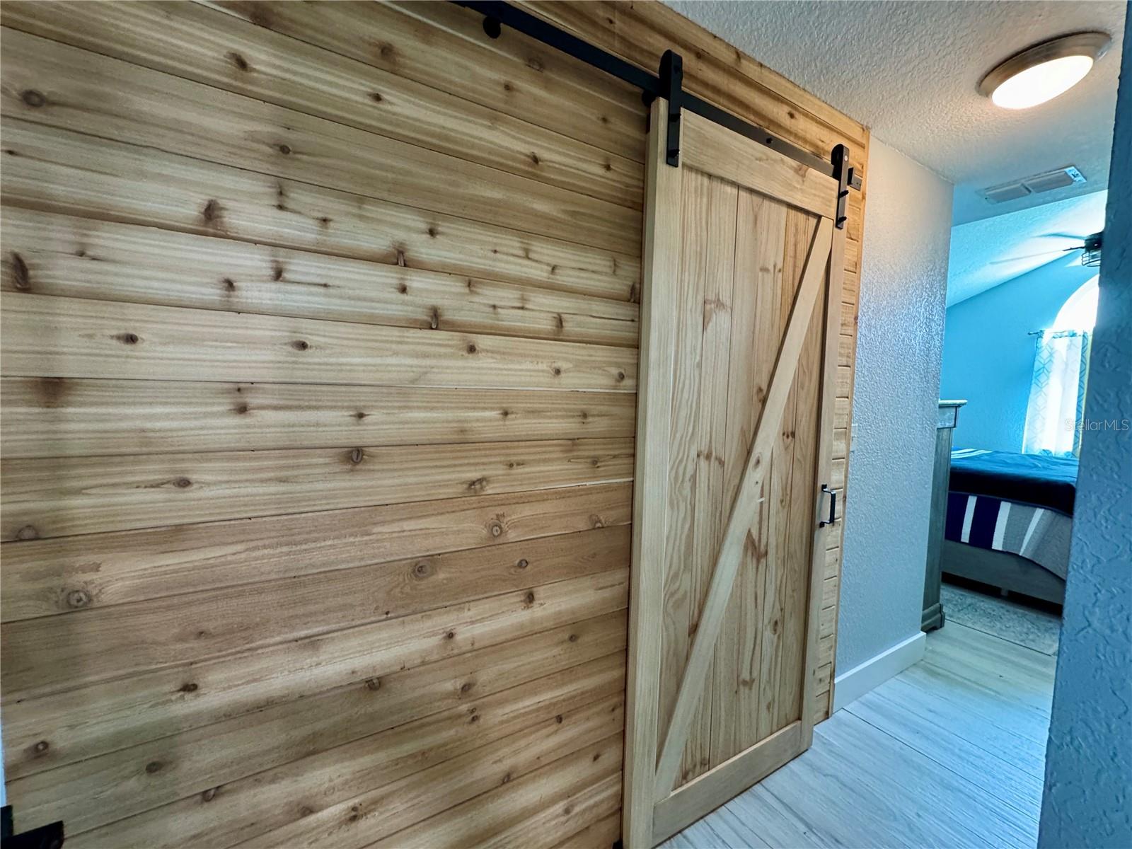 ENTRANCE TO THE PRIMARY SUITE