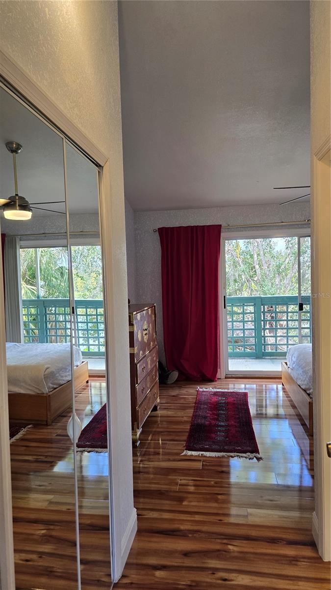 Middle bedroom entrance