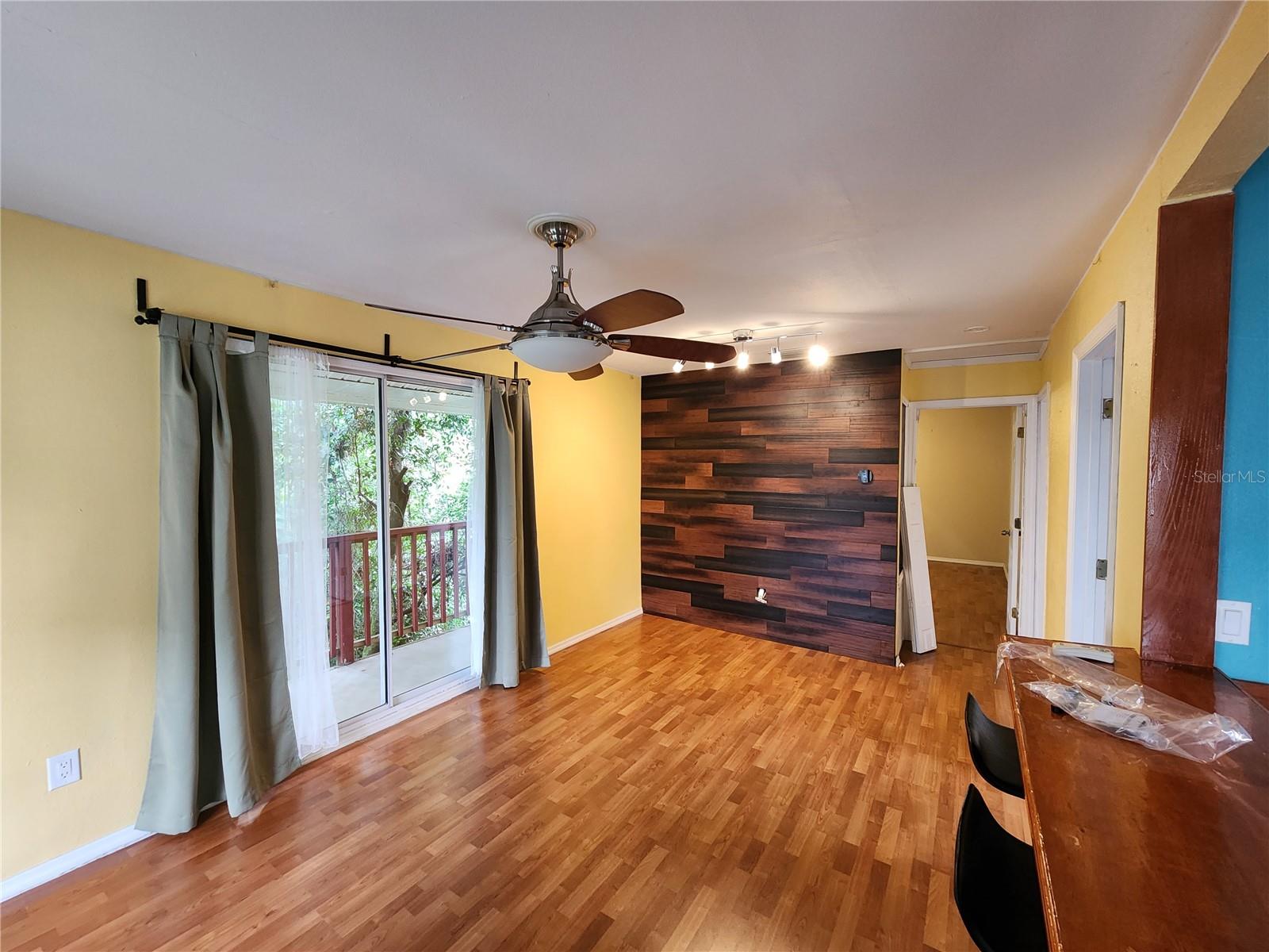 Apt Living room