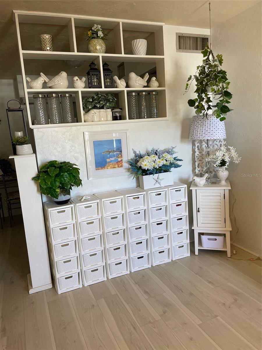 Items in unit are available to buyer if requested - at no charge.