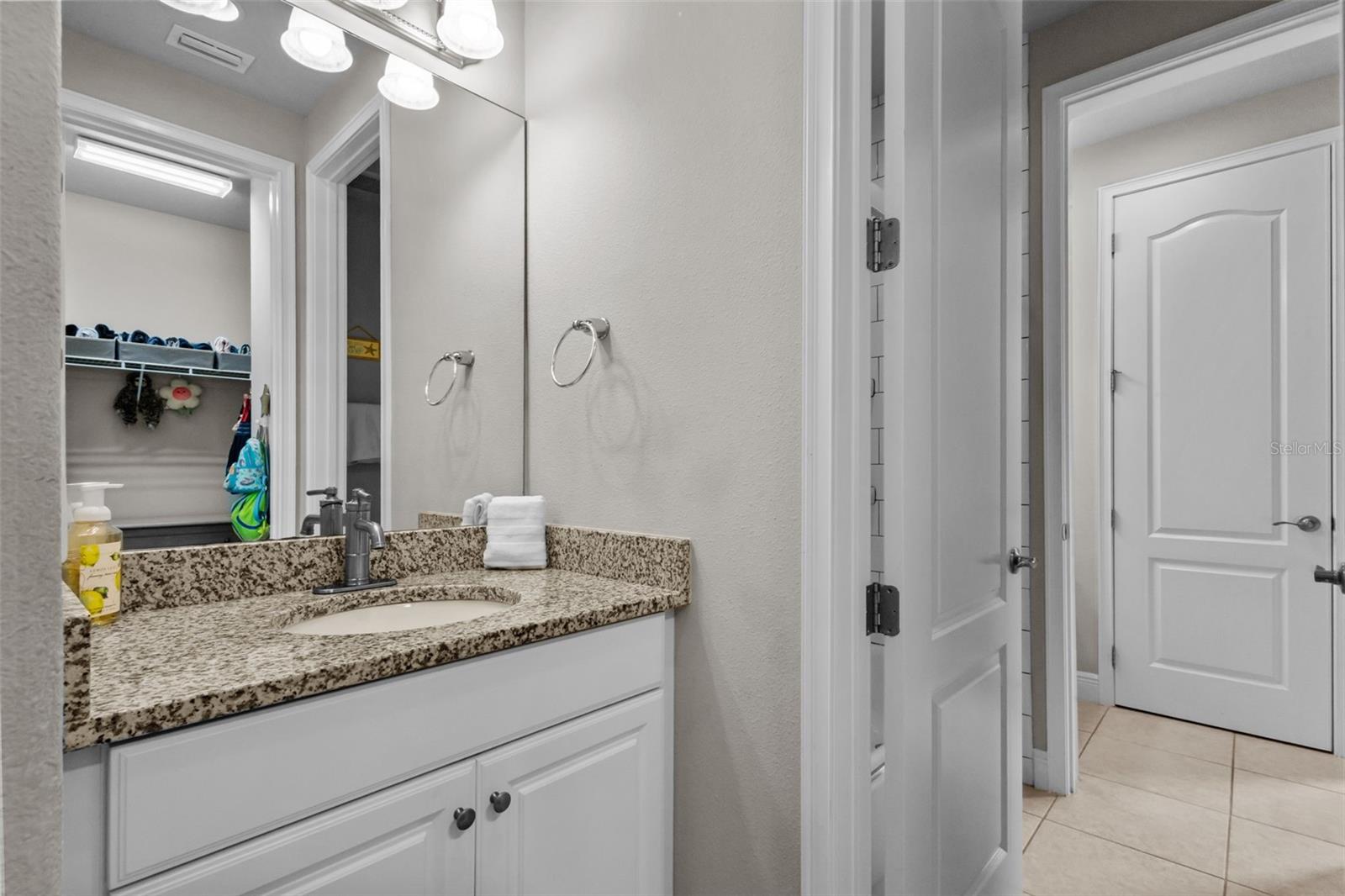 Jack & Jill Bathroom attaching rooms 3 & 4