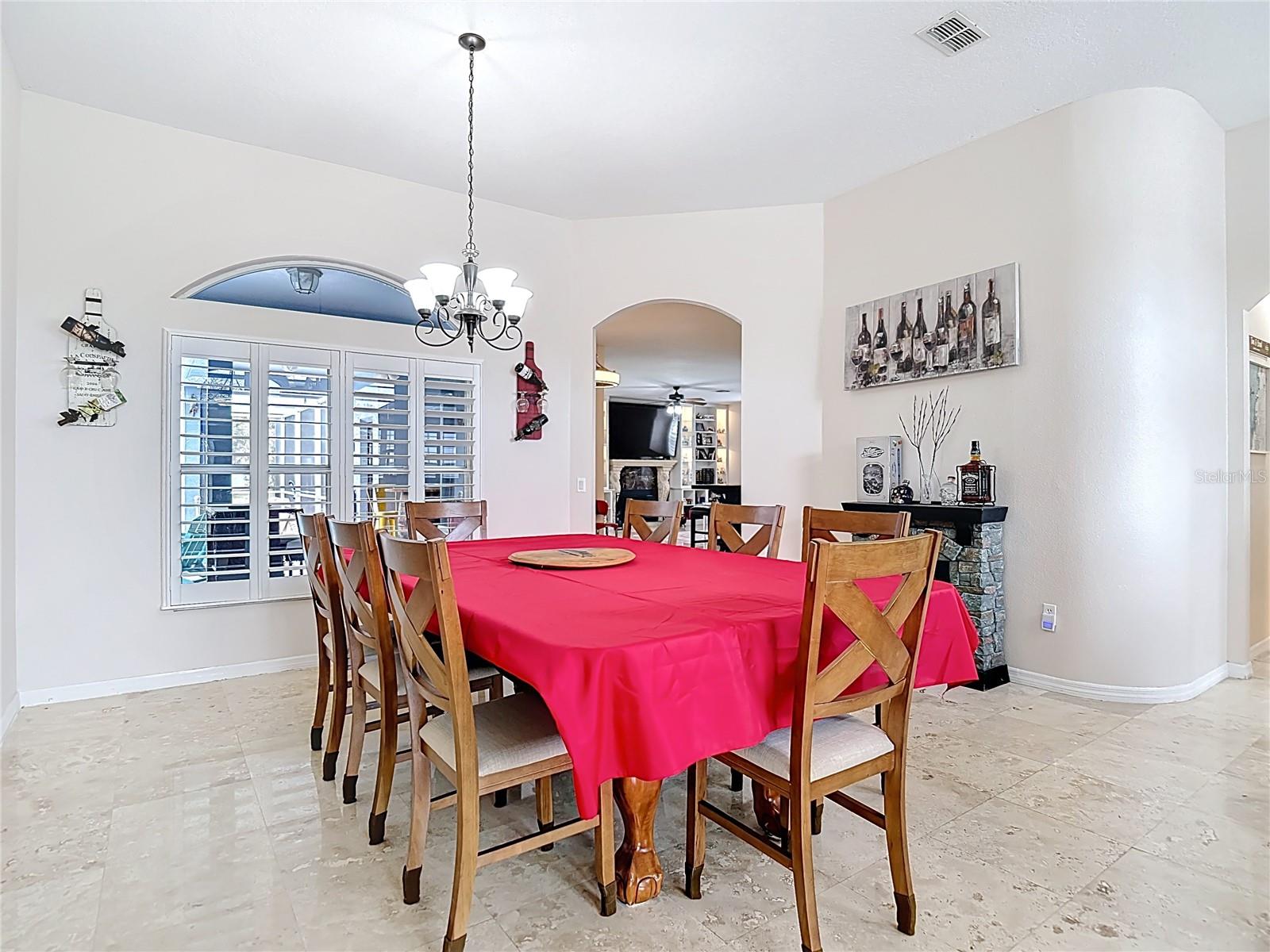 Dinning & Entertaining Area