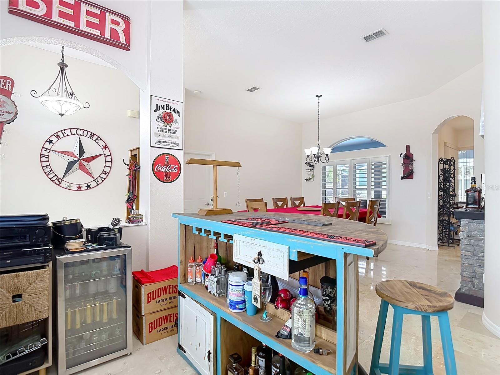 Dinning & Entertaining Area