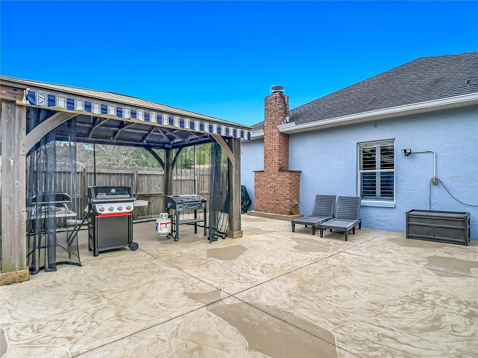 Additional Entertaining Area