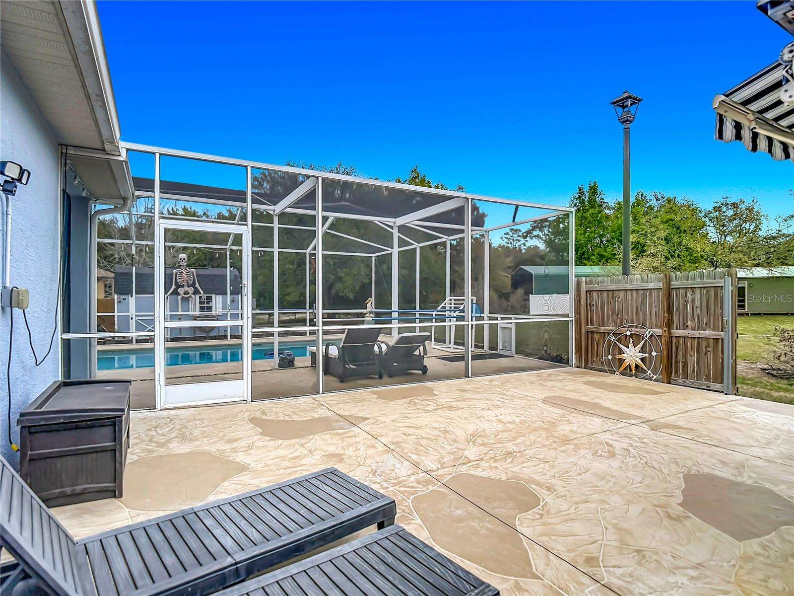 Additional Entertaining Area