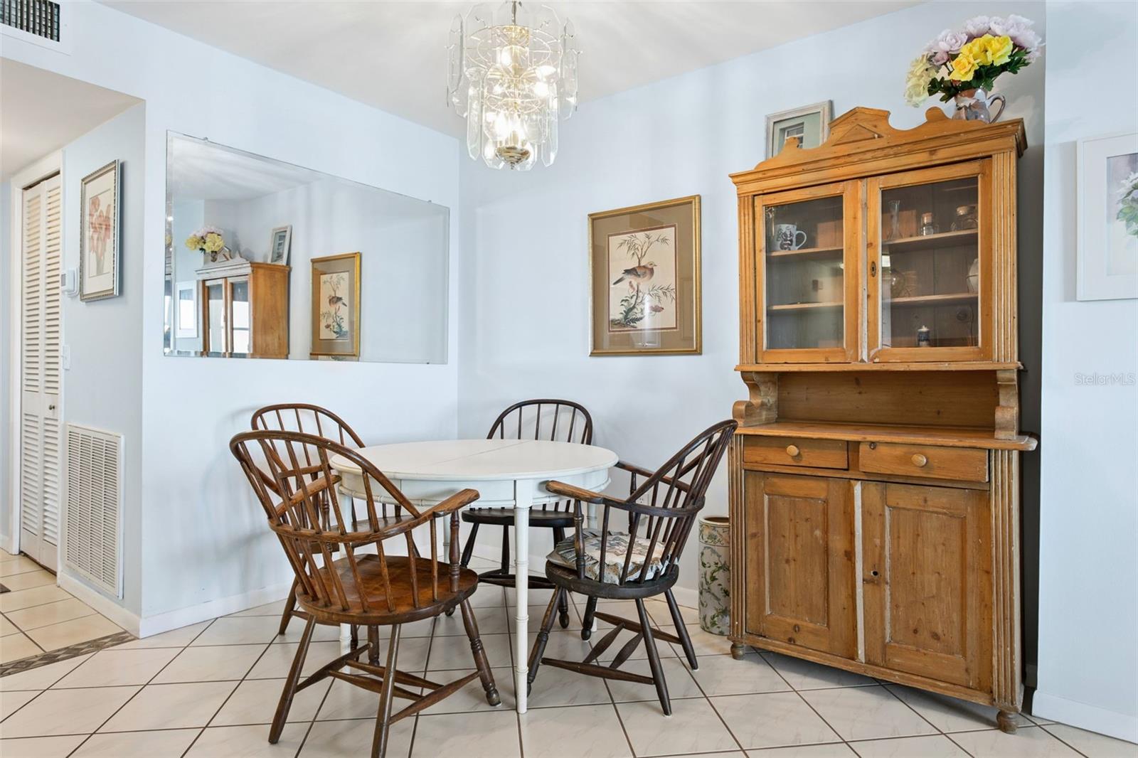 Dining area off kitchen