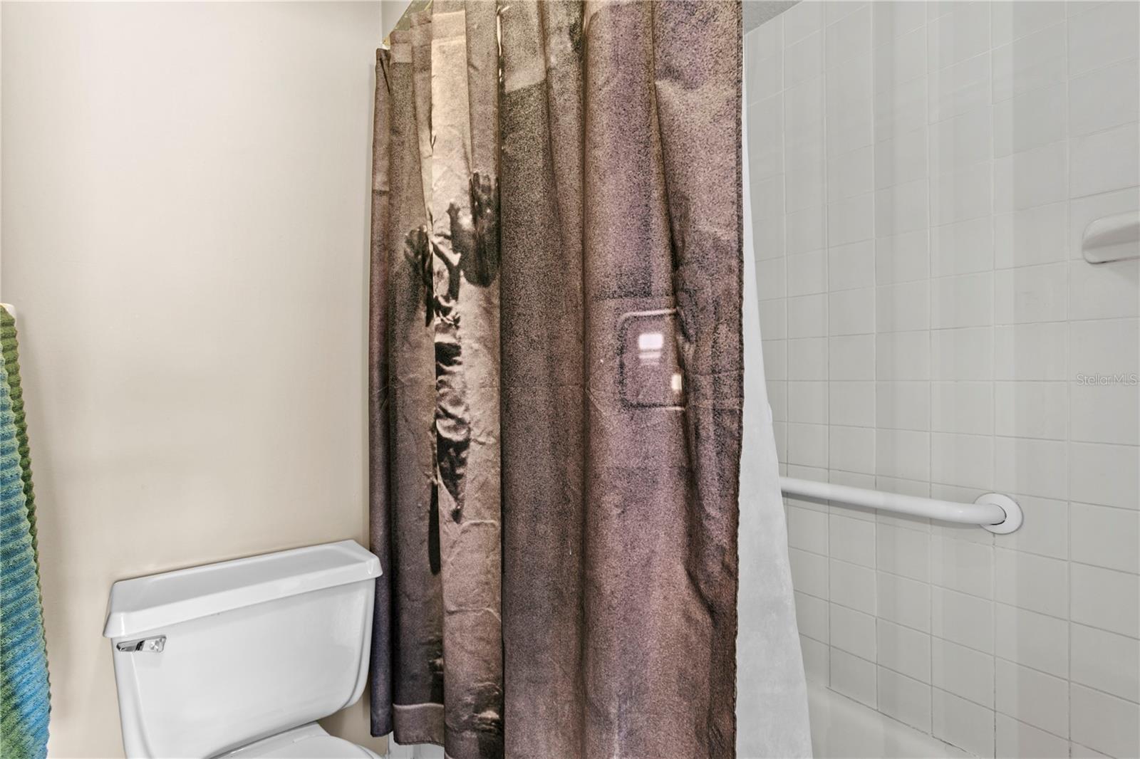 Tub/shower combbo