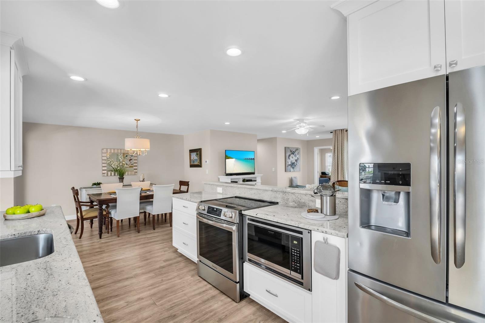 Updated appliances and BRAND NEW 2026 oven~