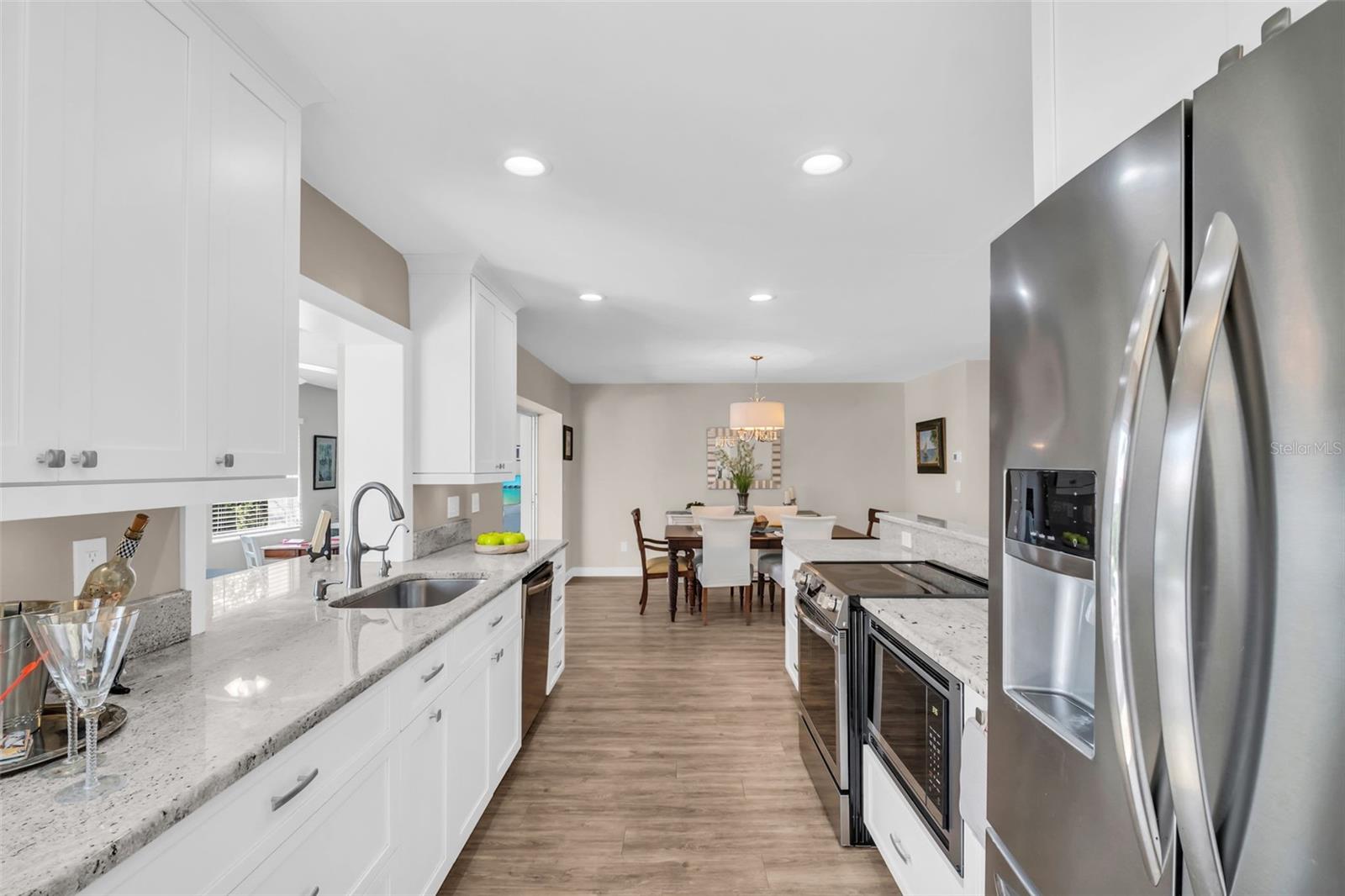 NO popcorn ceilings and lovely recessed lighting~