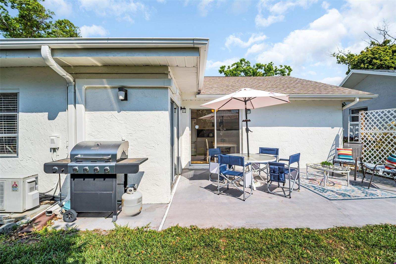 Outdoor living space to enjoy year-round~