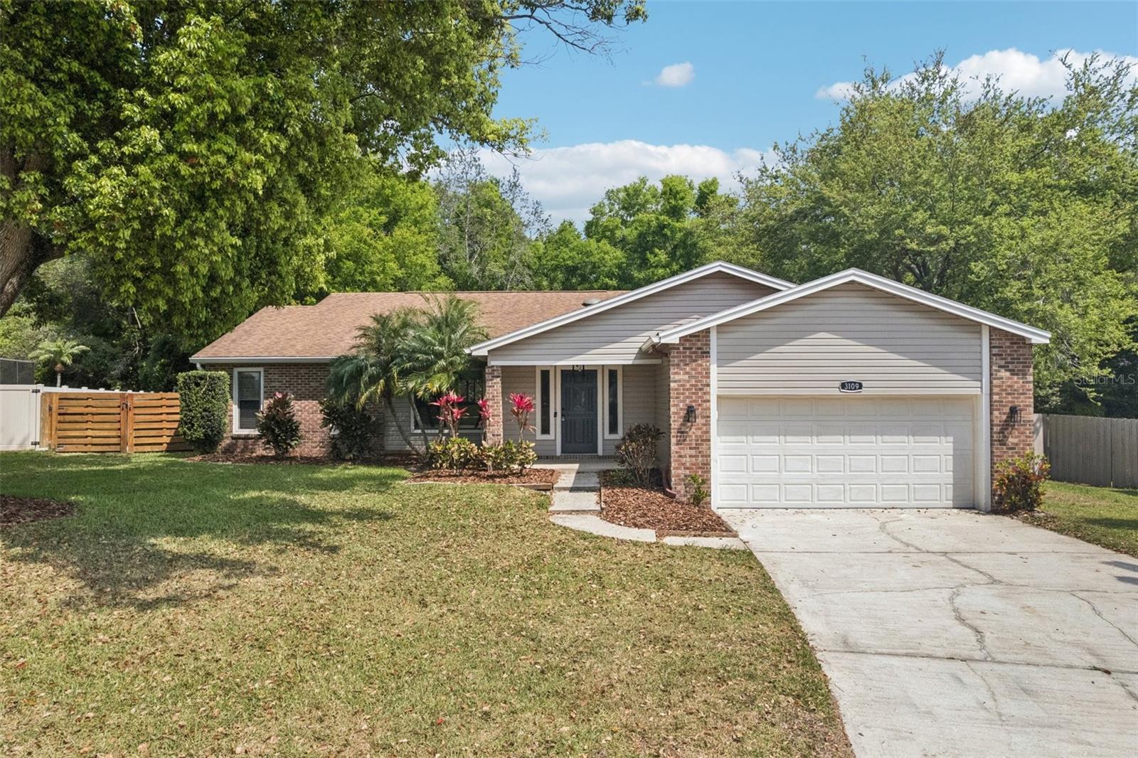 Welcome to 3109 Lake Valencia Ln E in Palm Harbor, Florida