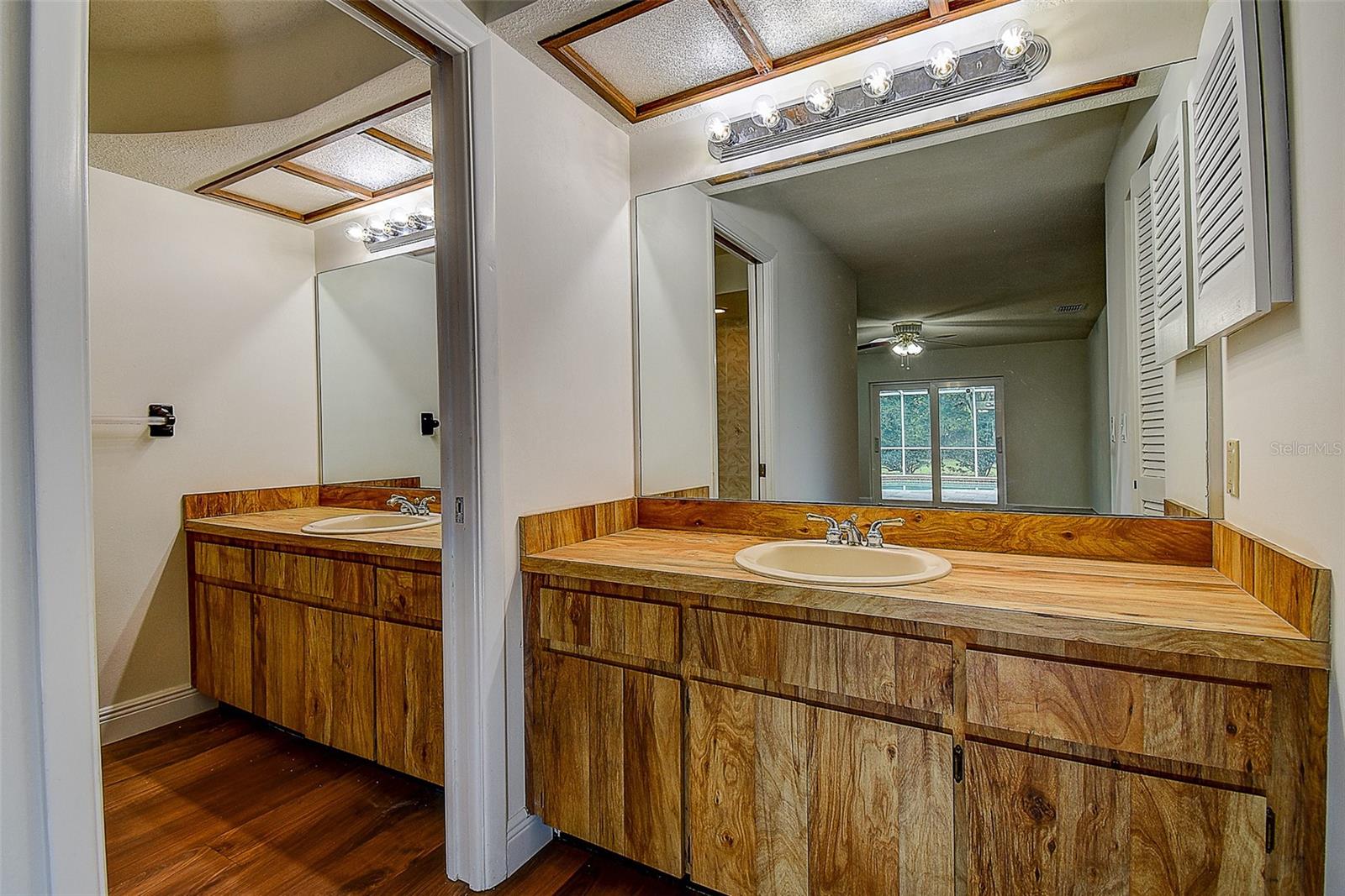 Ensuite with dual vanity