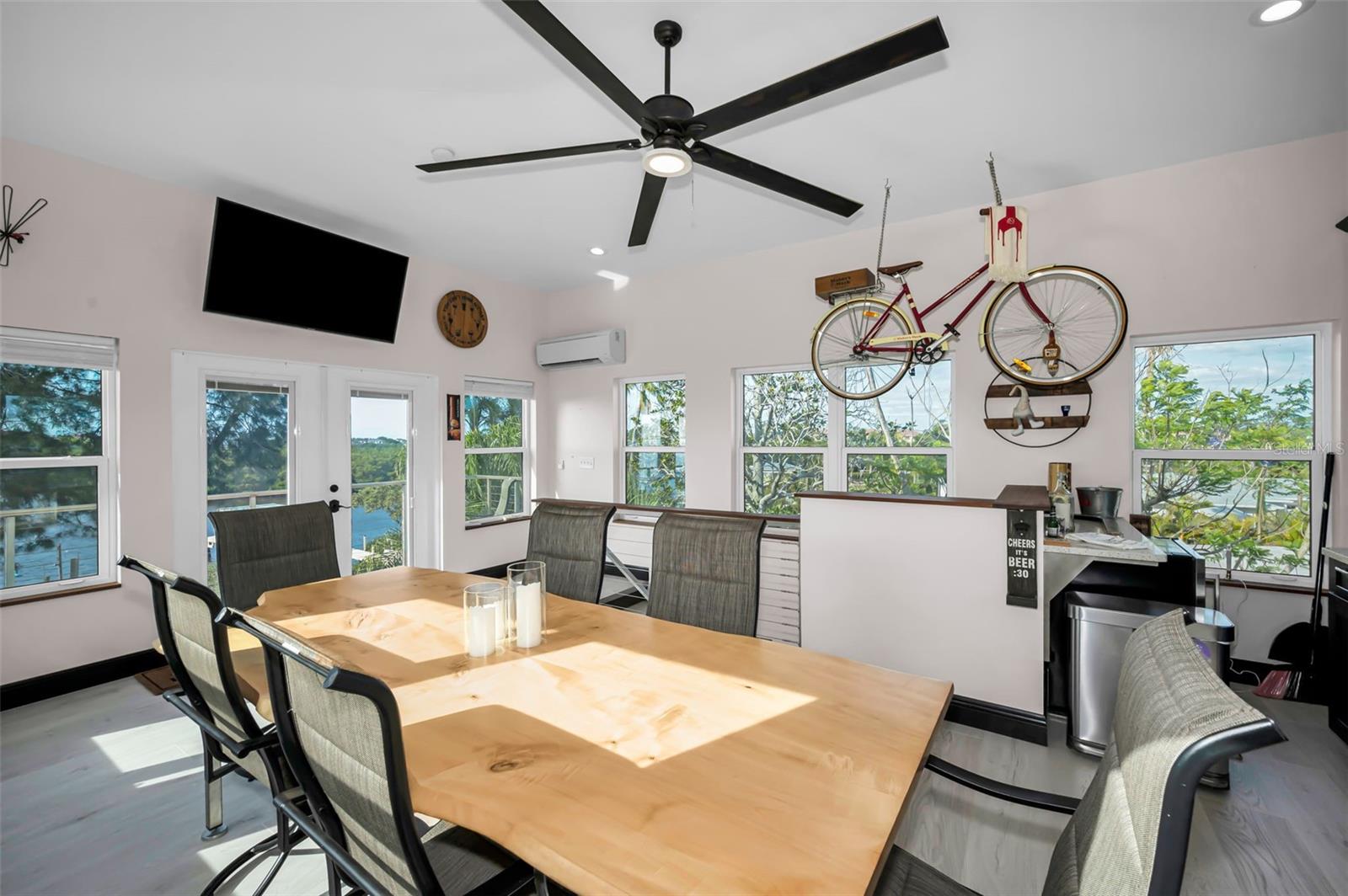 A fantastic Entertainment Level with a great view