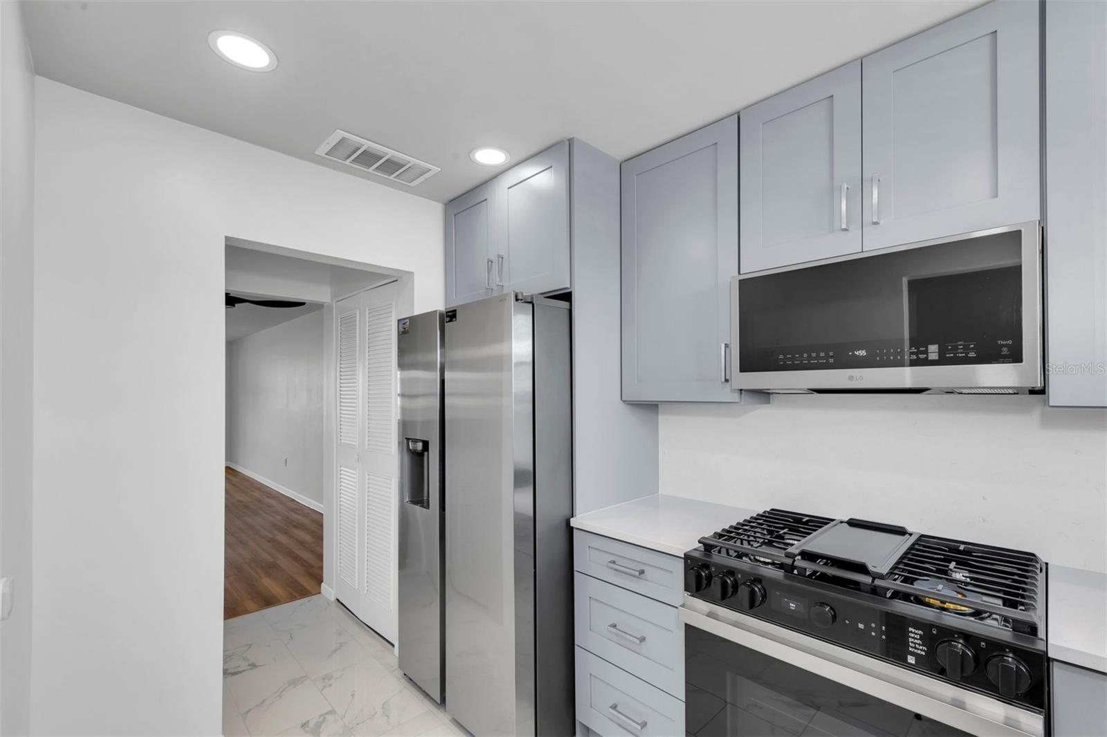 STAINLESS STEEL APPLIANCES