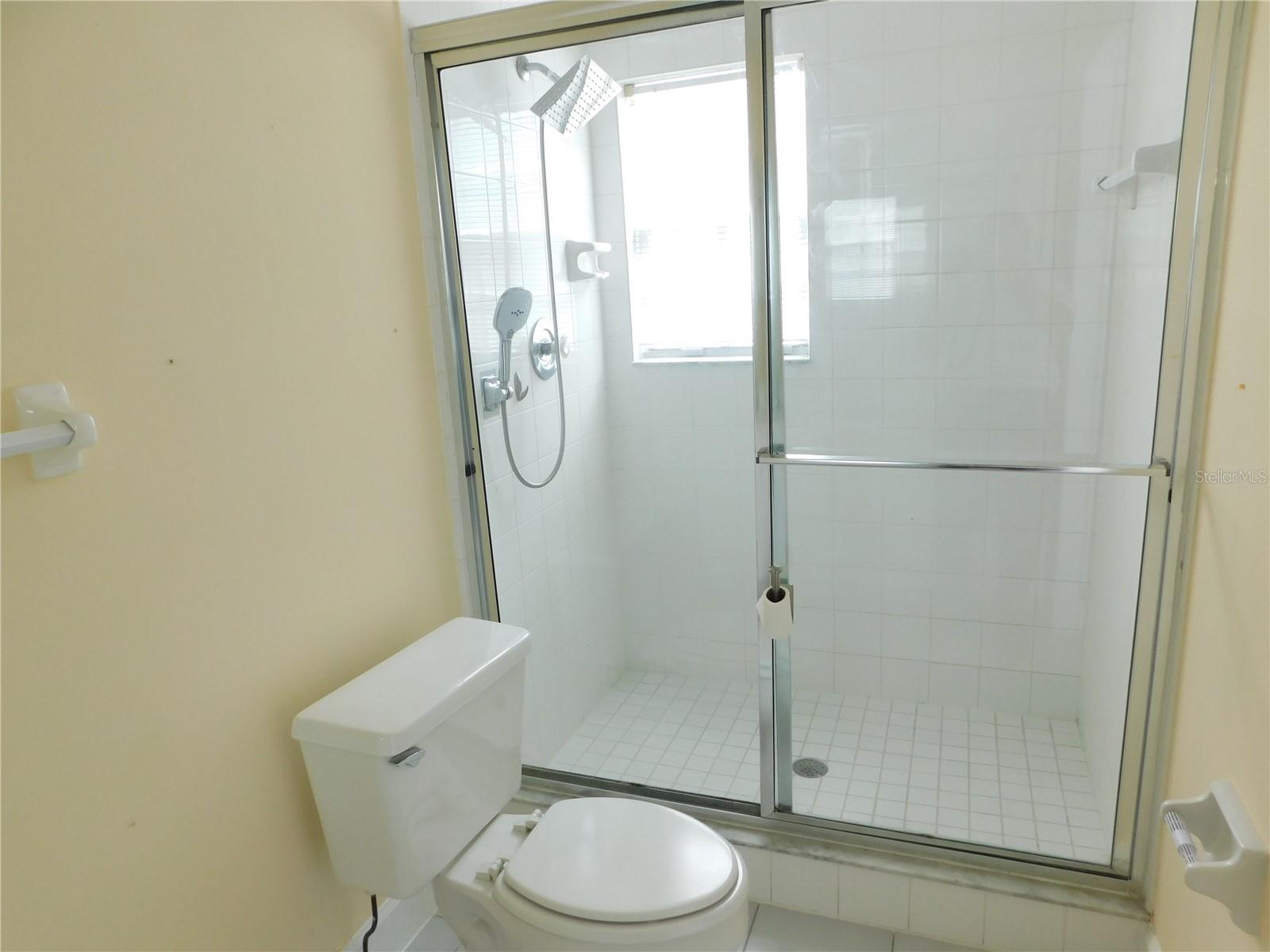 Shower and toilet in 2nd floor en-suite bath