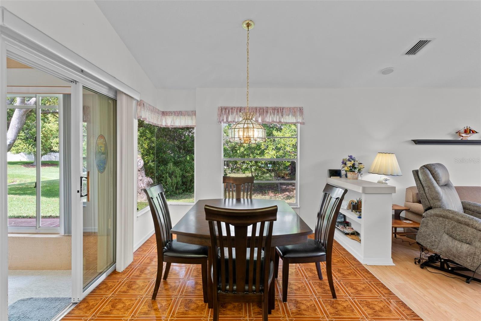Breakfast Nook - View of Pond