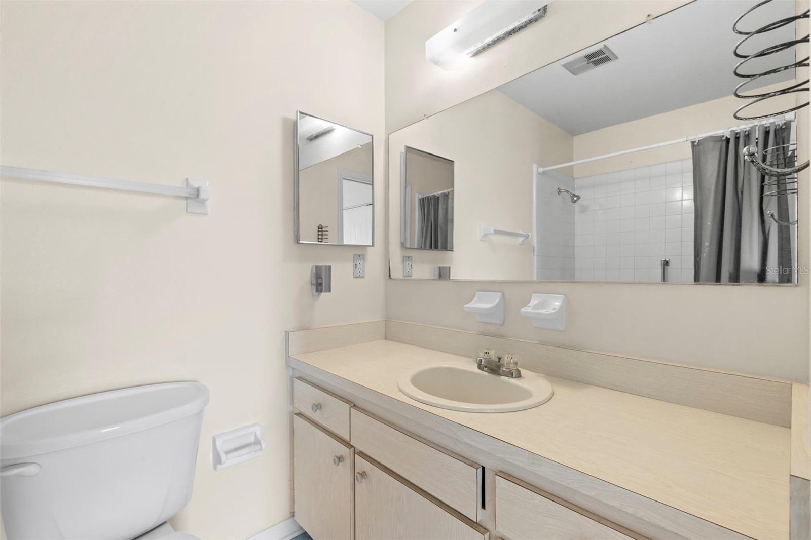 Full Bathroom En-Suite