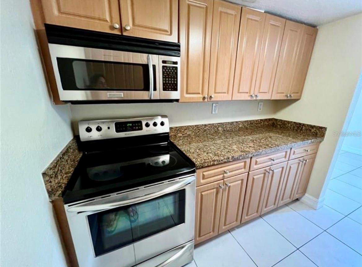 Microwave and oven/range...this kitchen has everything you need!