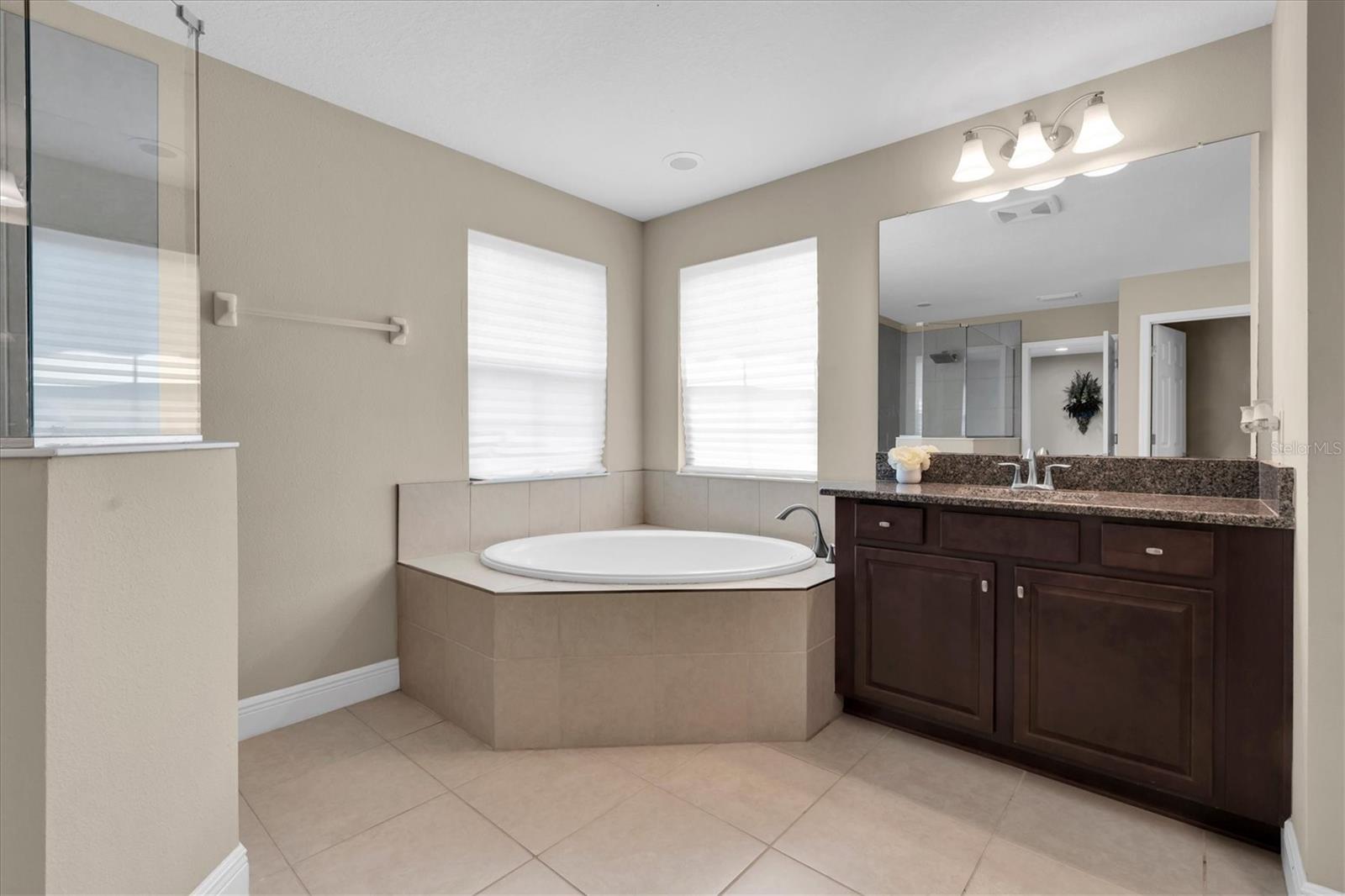 Ensuite Bath to Primary bedroom