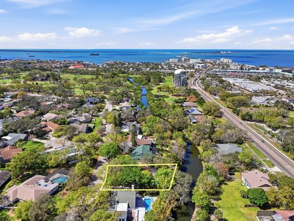 5 min  drive to Honeymoon Island