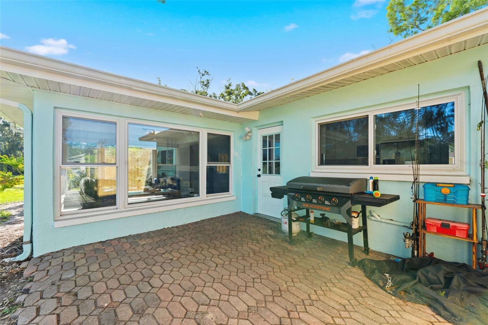 Nice back patio with pavers - water water views!
