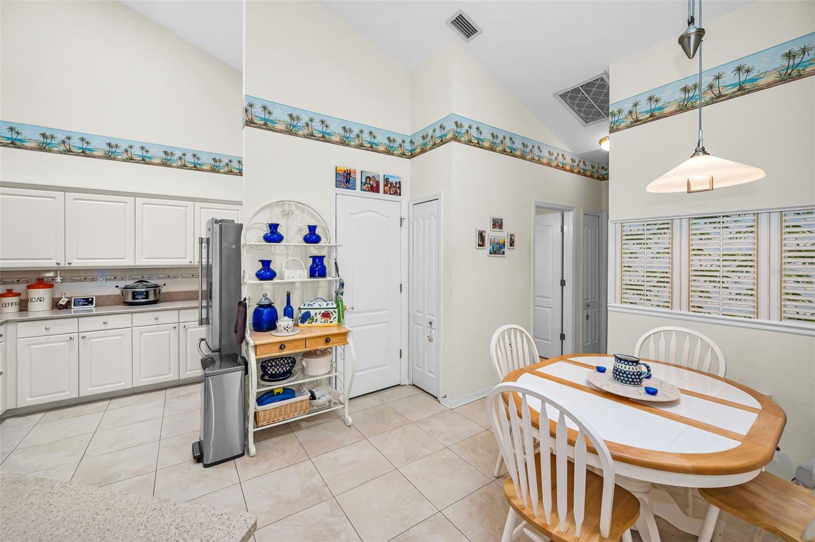 Kitchen seating area
