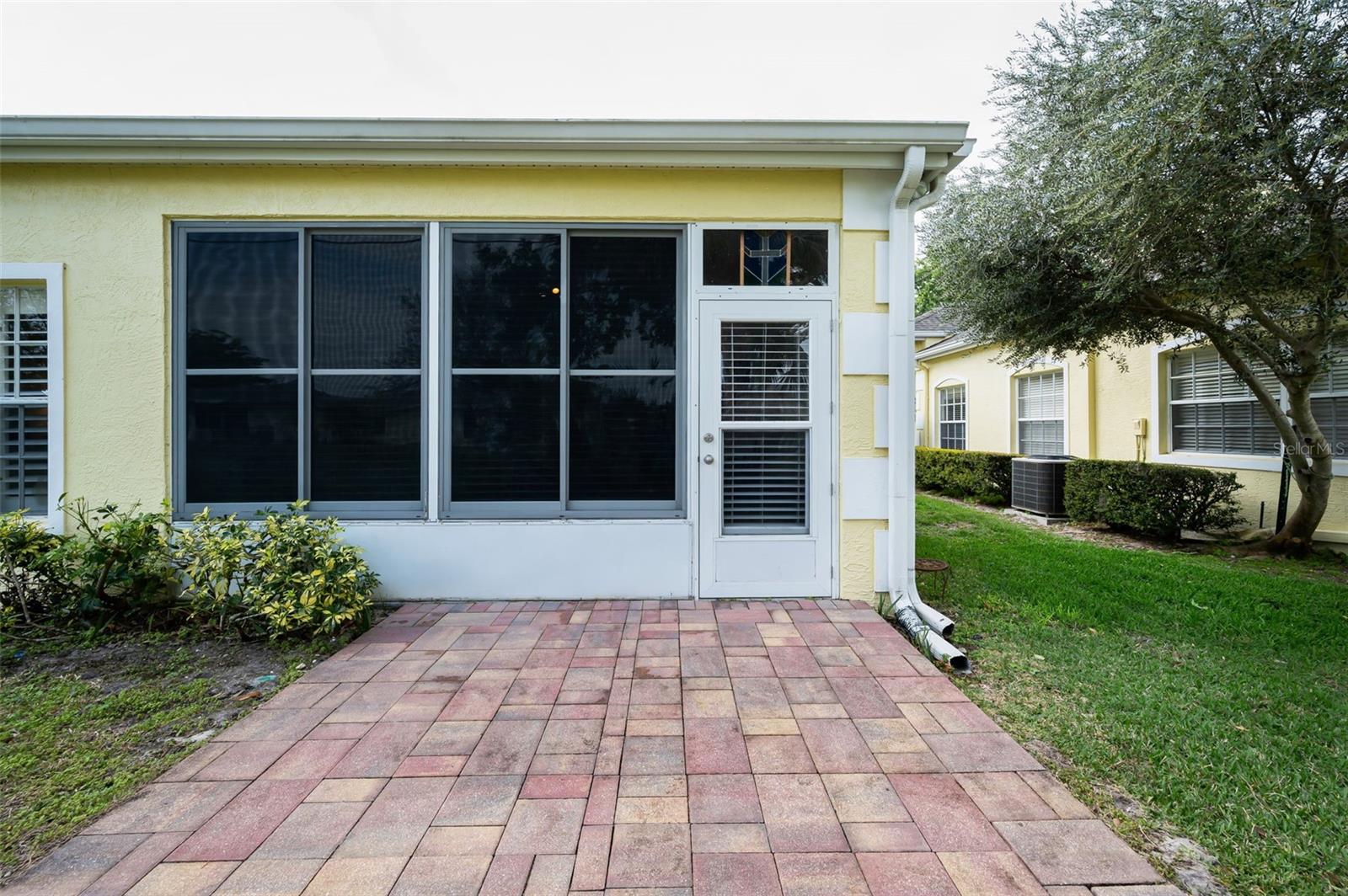 Brick paved outdoor patio