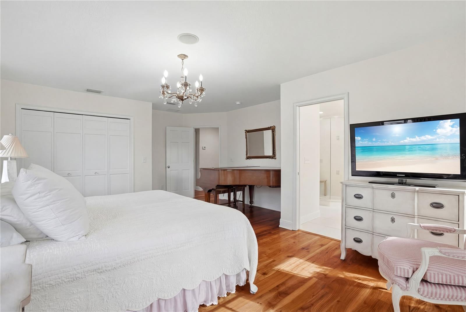 Master Bedroom Walk in Closet