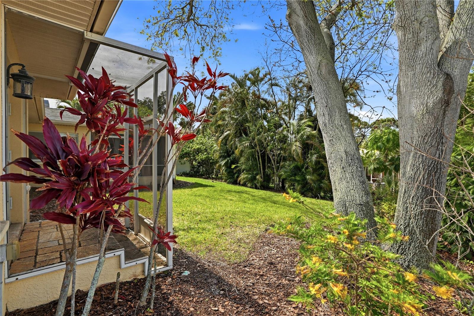 Private Master Suite Screened In Patio