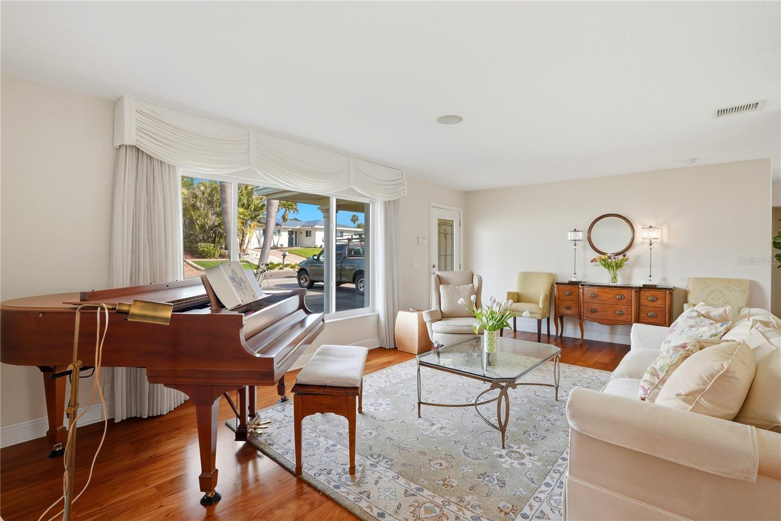 Open Bright Livingroom