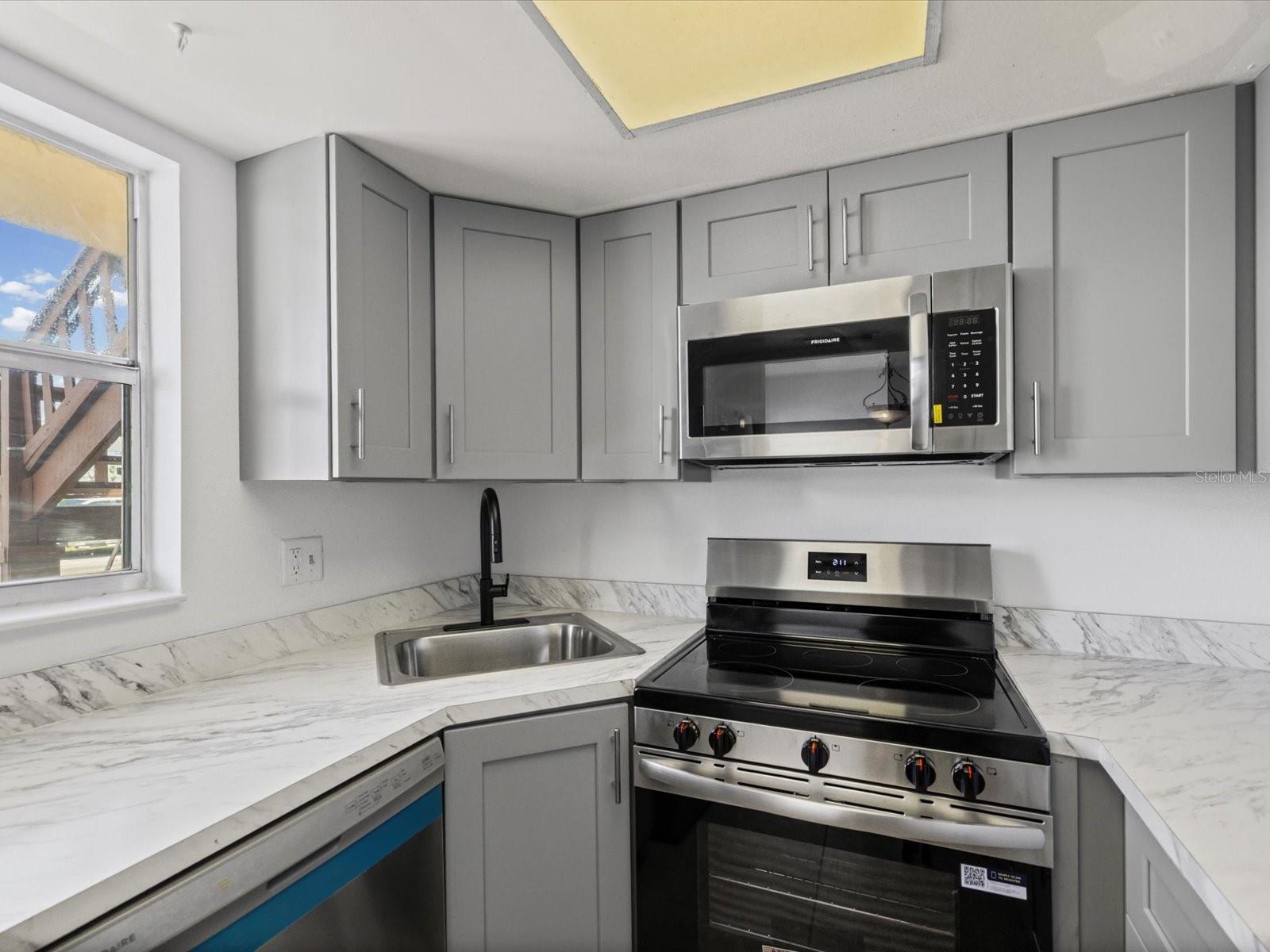 LIGHT BRIGHT IN KITCHEN