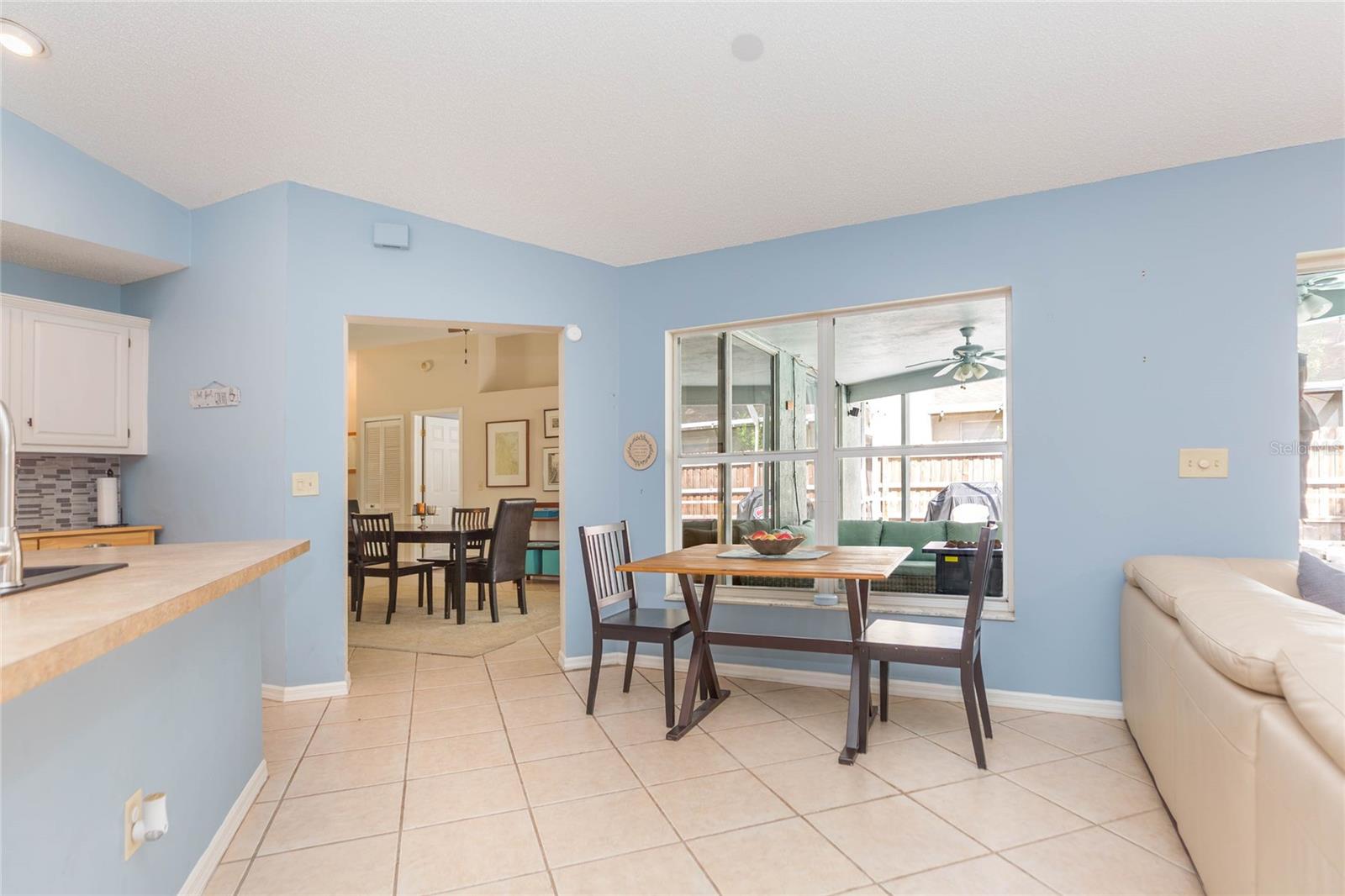 Breakfast nook overlooking the pool