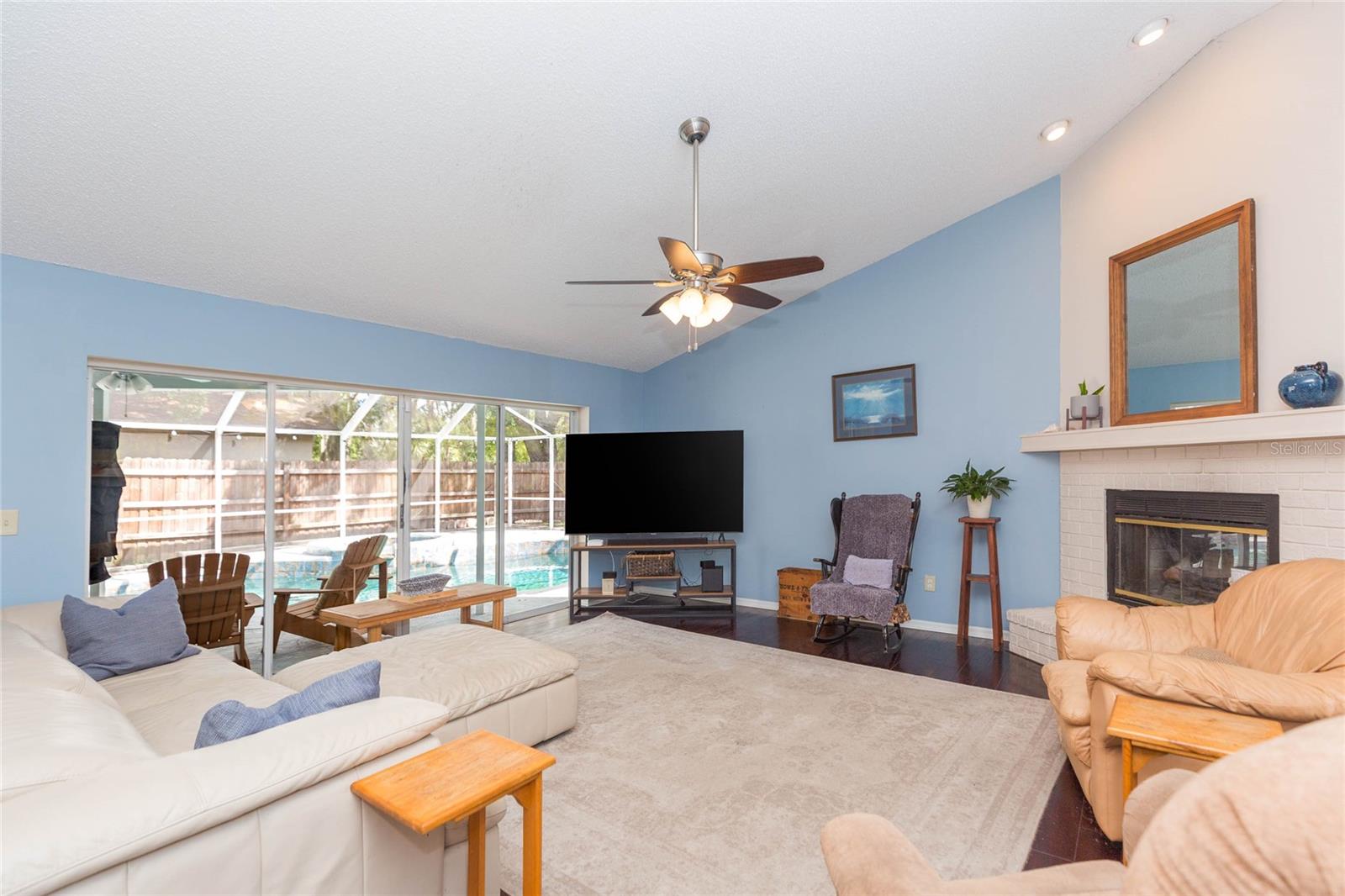 Light and bright great room