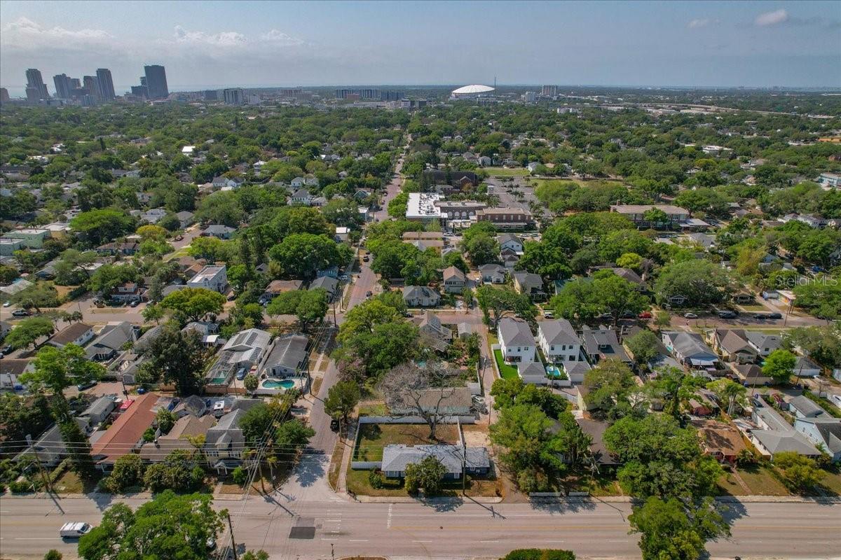 JUST A FEW BLOCKS TO GREAT RESTAURANTS, SHOPS AND DOWNTOWN ST. PETERSBURG!