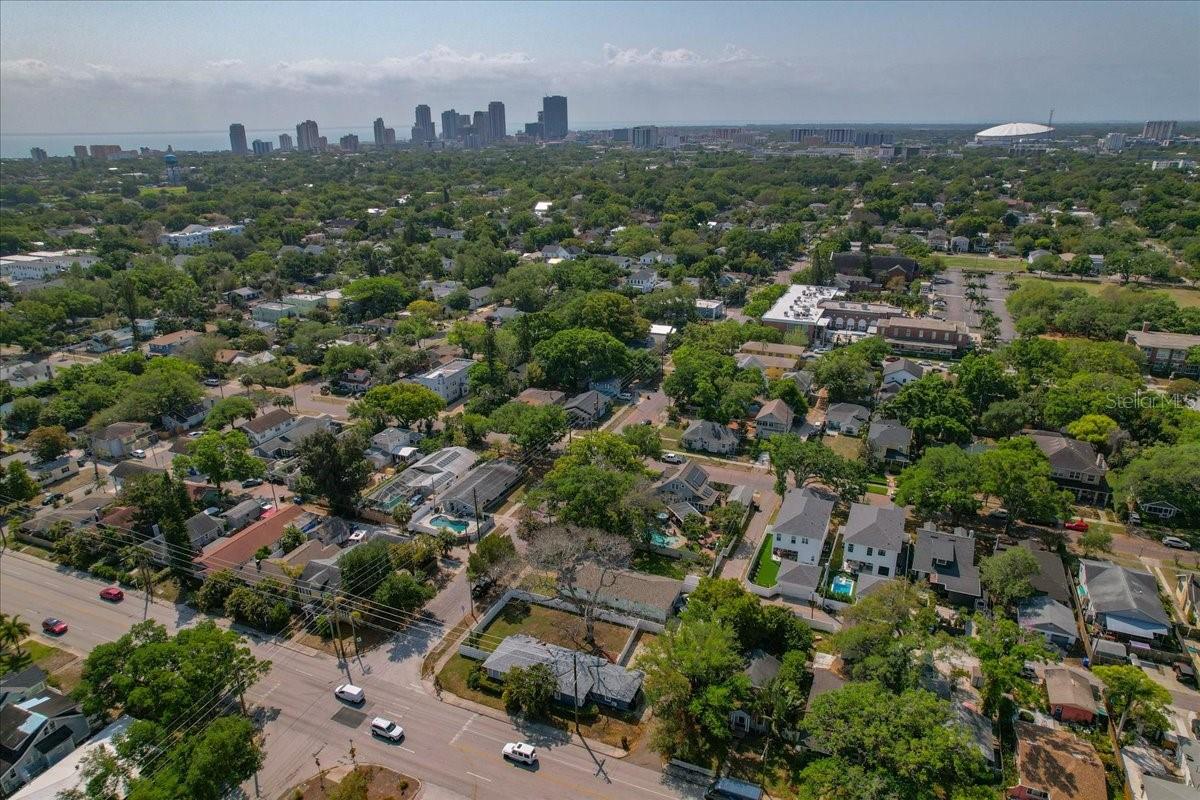 2 MILES TO ST. PETE PIER! OR TROPICANA FIELD!