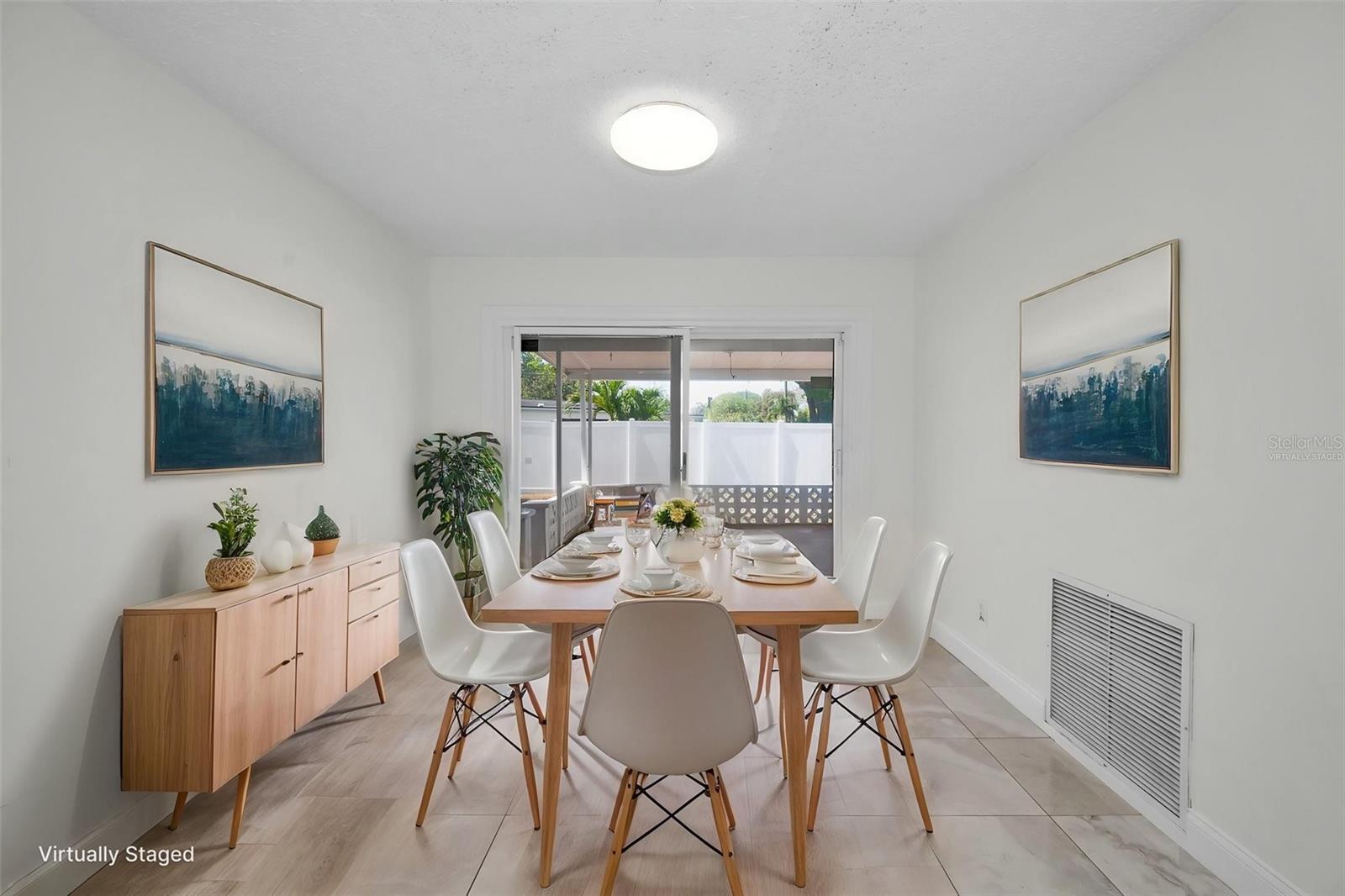 Virtually staged dining room