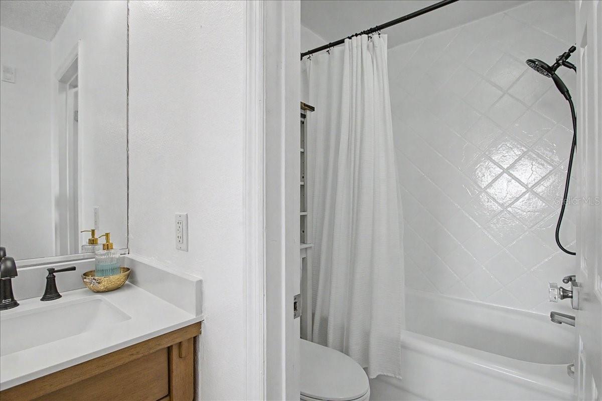 Primary En Suite Bath