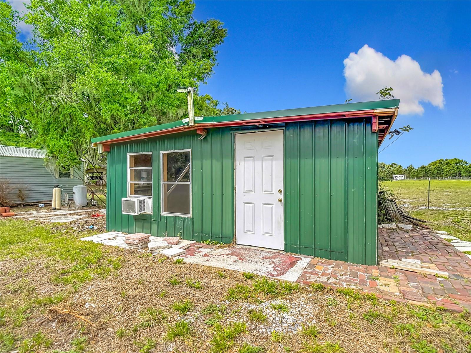 Shed w/dbl door