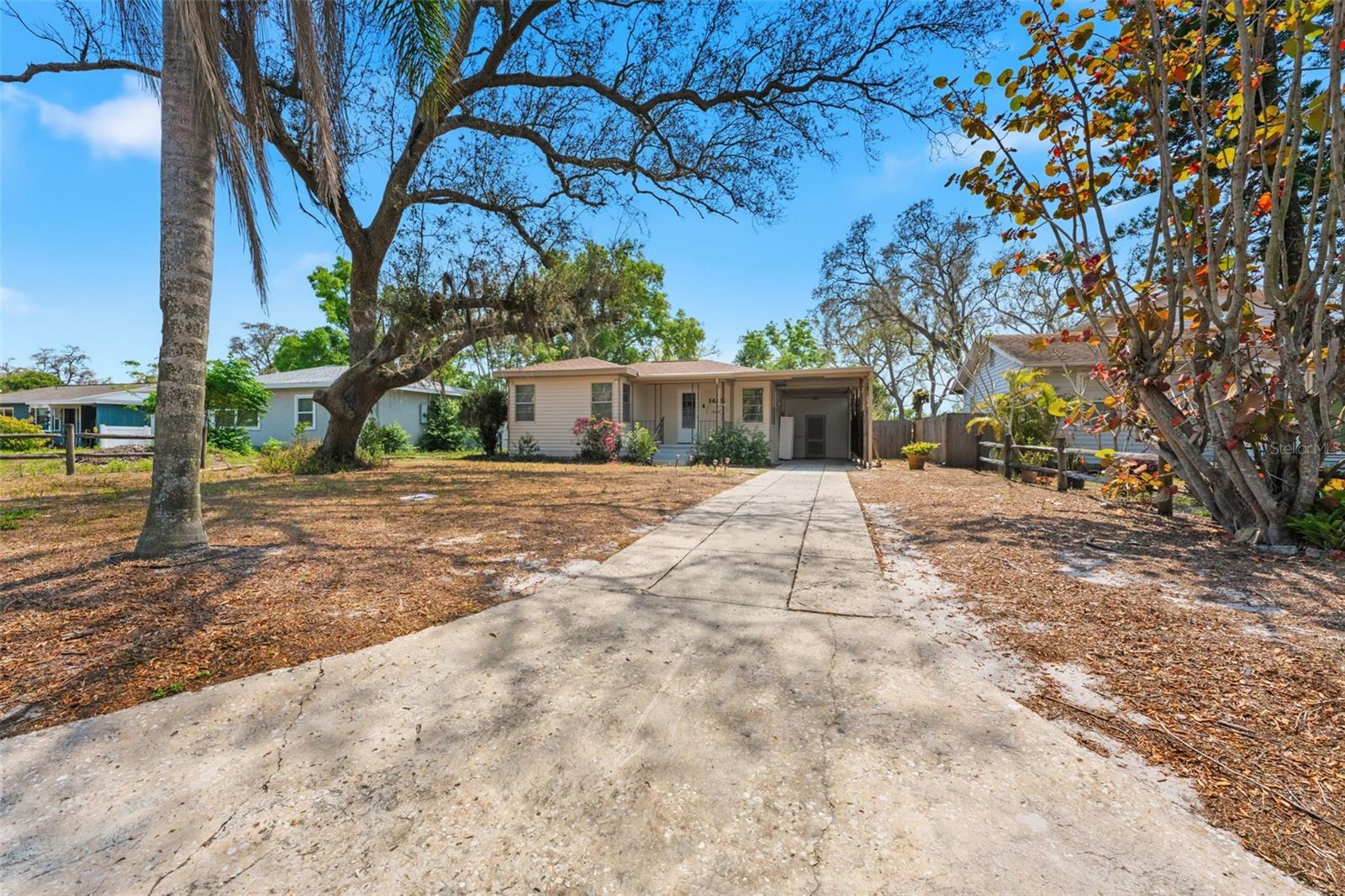 Cute single family home located on a quiet street in Clearwater