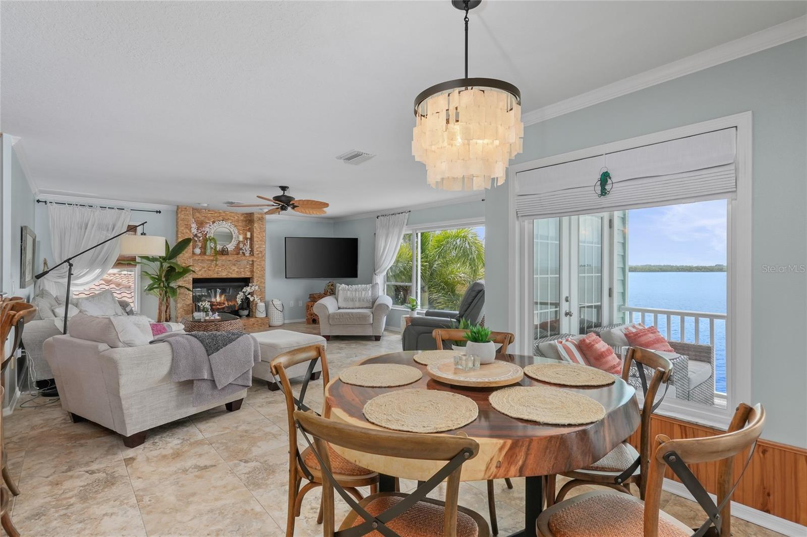 Family Room with another amazing view