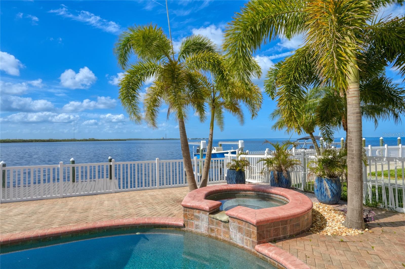 Wash the stress of the day away in the jacuzzi