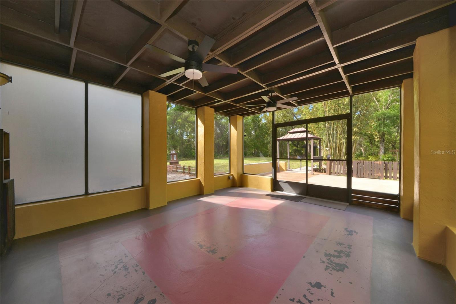 Screened porch that could be enclosed