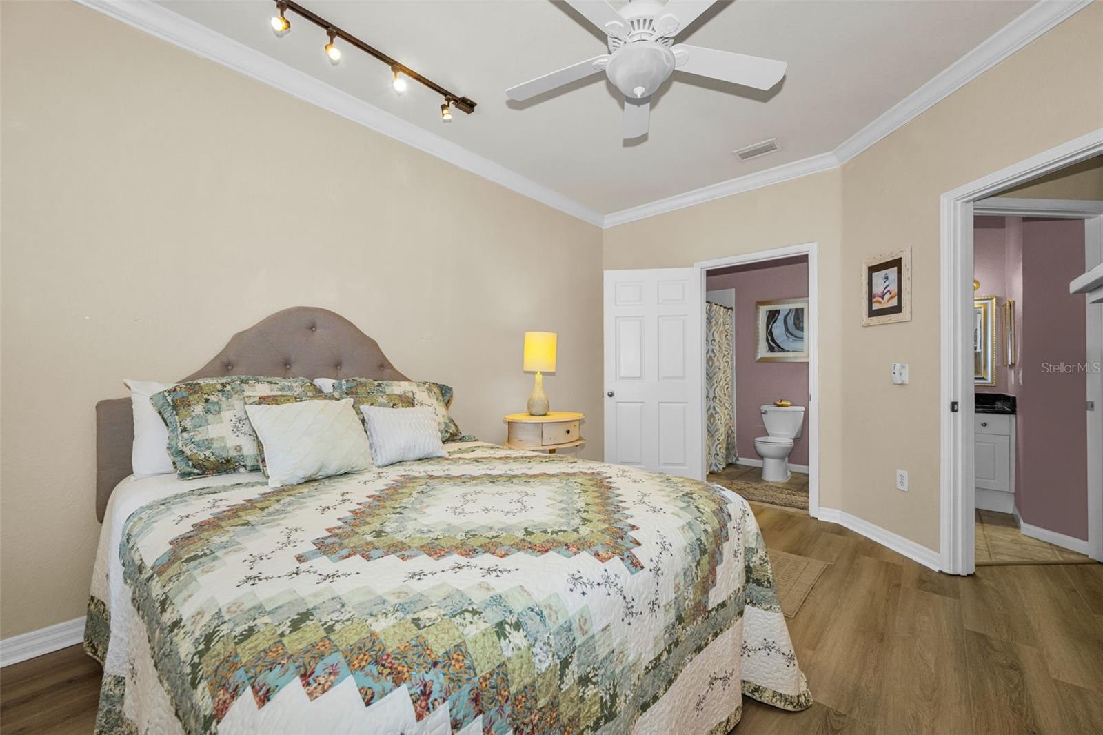 Access to En-Suite Bath from Bedroom or Hallway