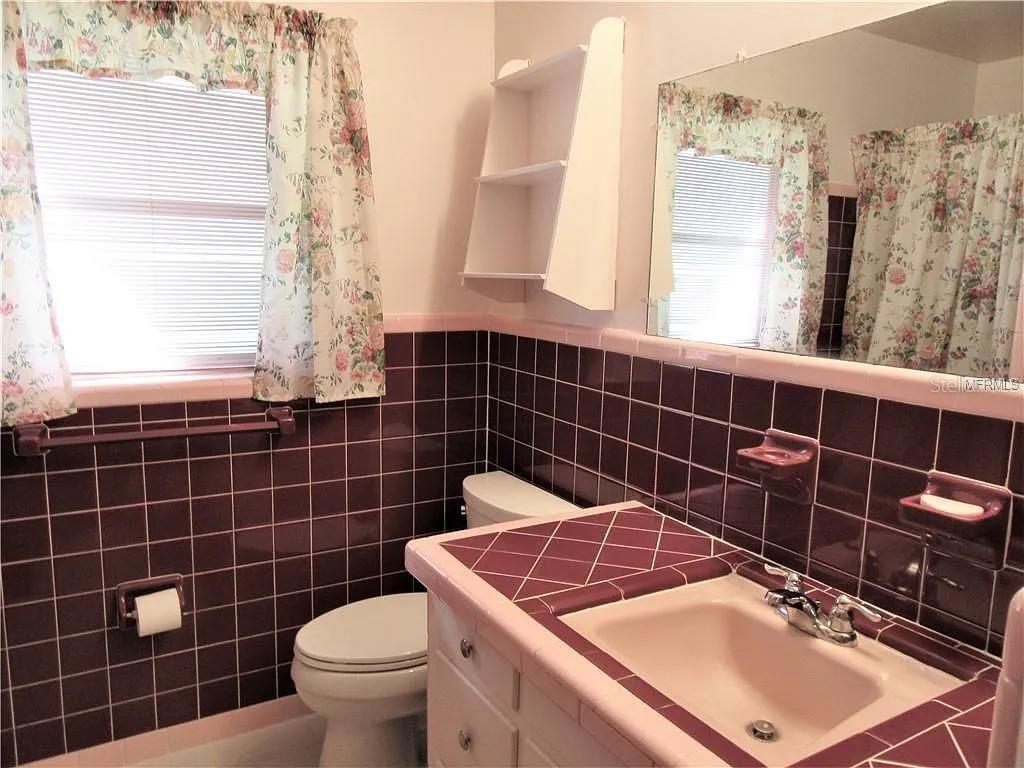 BATHROOM - WITH VIBRANT TILE