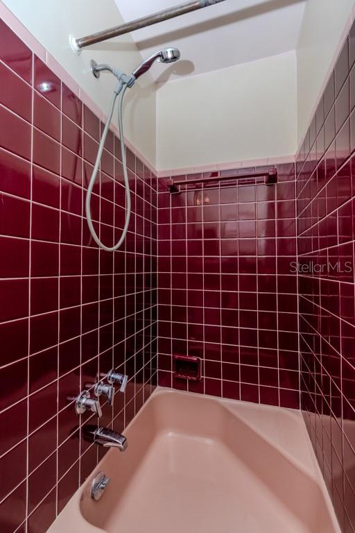 SHOWER WITH SHORT TUB OR STEP IN SHOWER