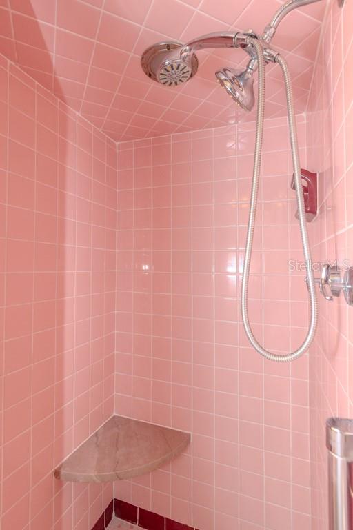 SHOWER STALL WITH BENCH SEAT