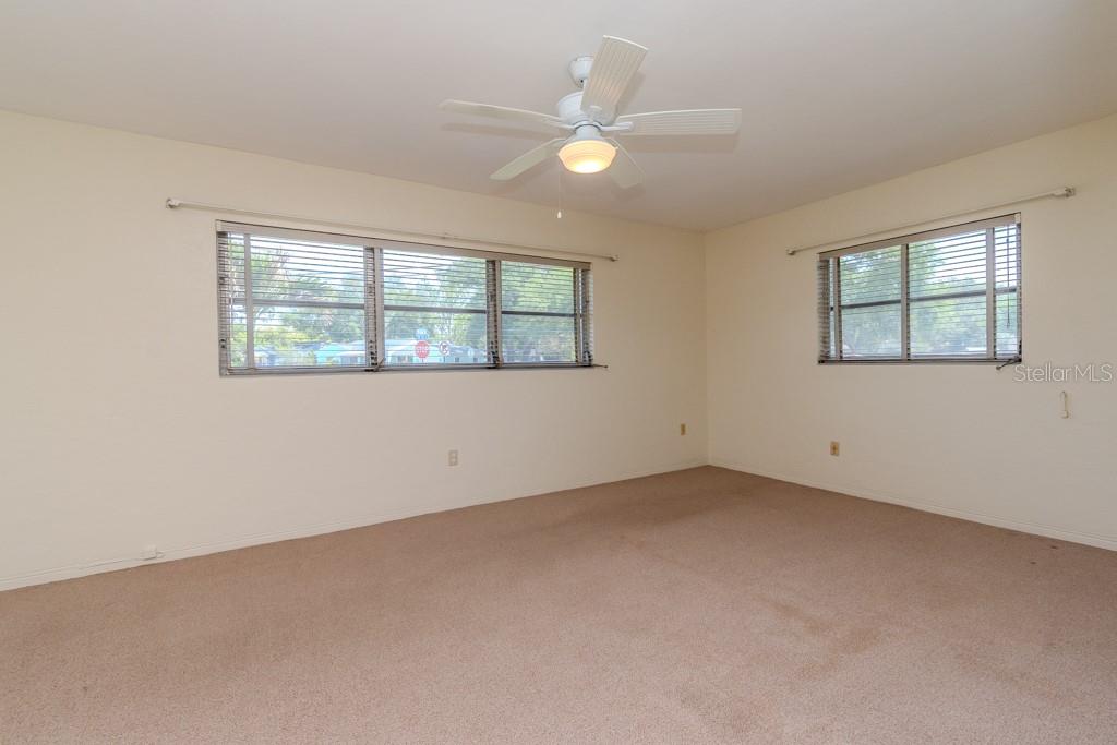 LARGE PRIMARY BEDROOM