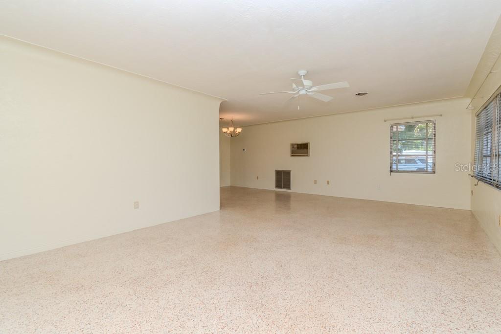 ENTRY FROM THE FRONT DOOR VIEW