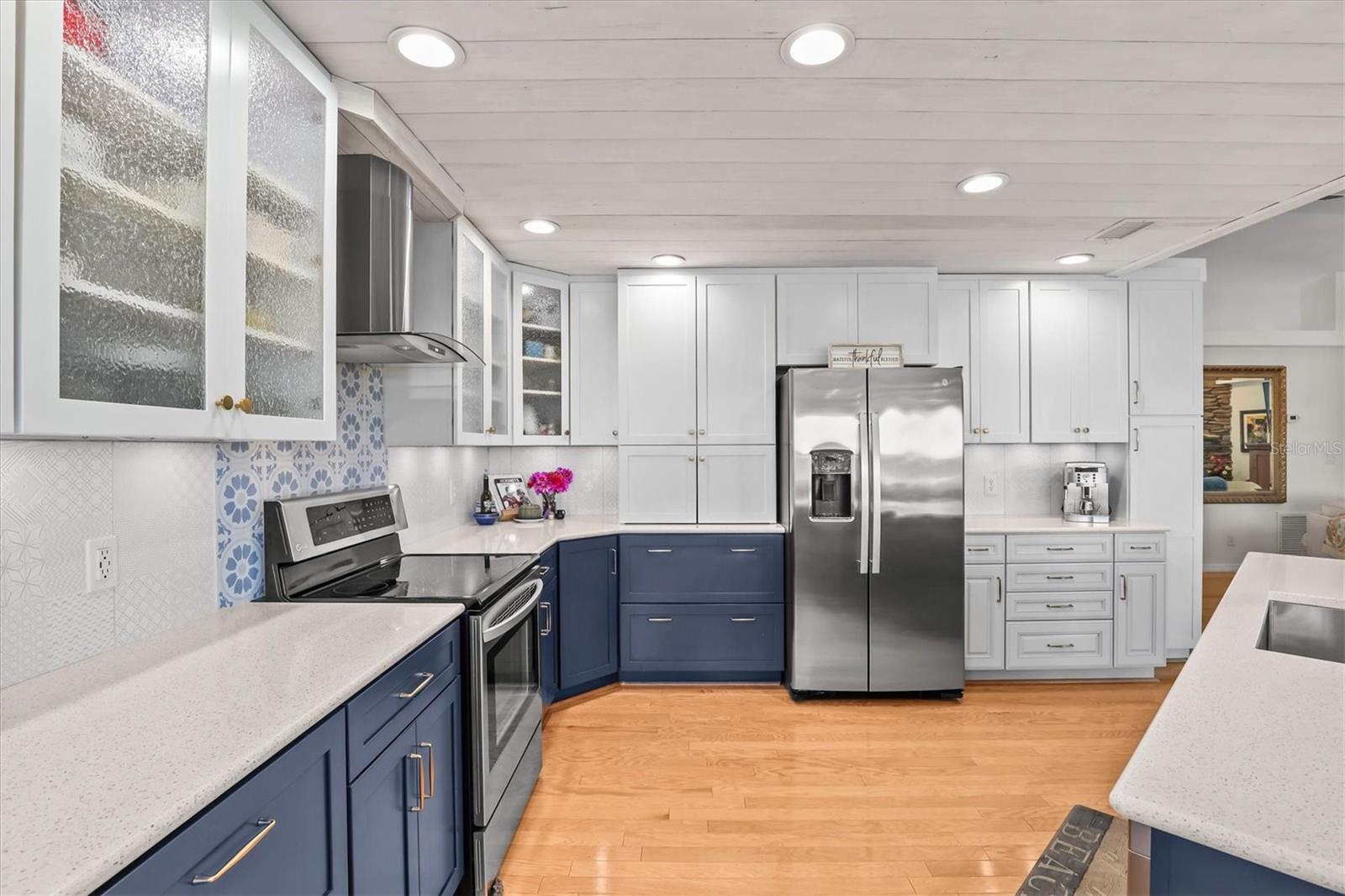 Quartz Counters, Glass Front